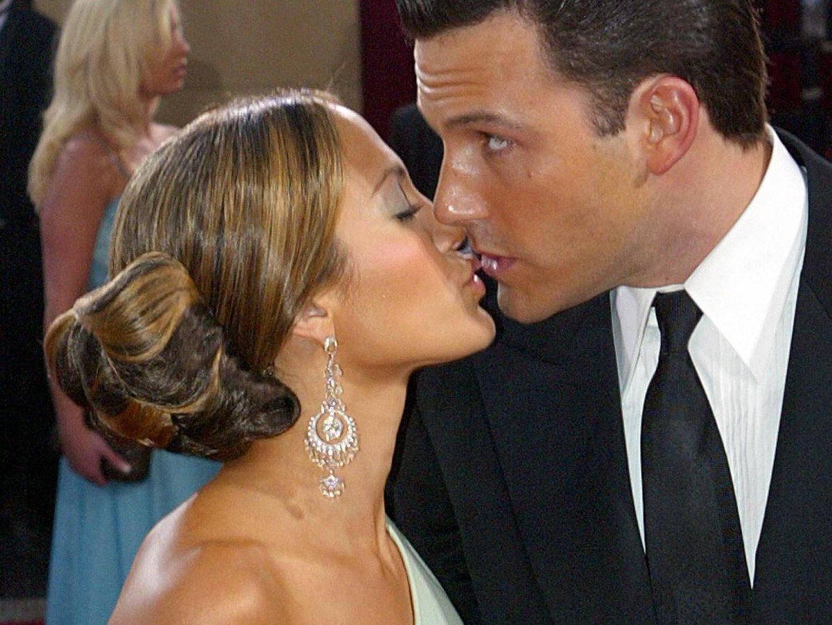 Ben Affleck appears to wear watch Jennifer Lopez gave him in 2002