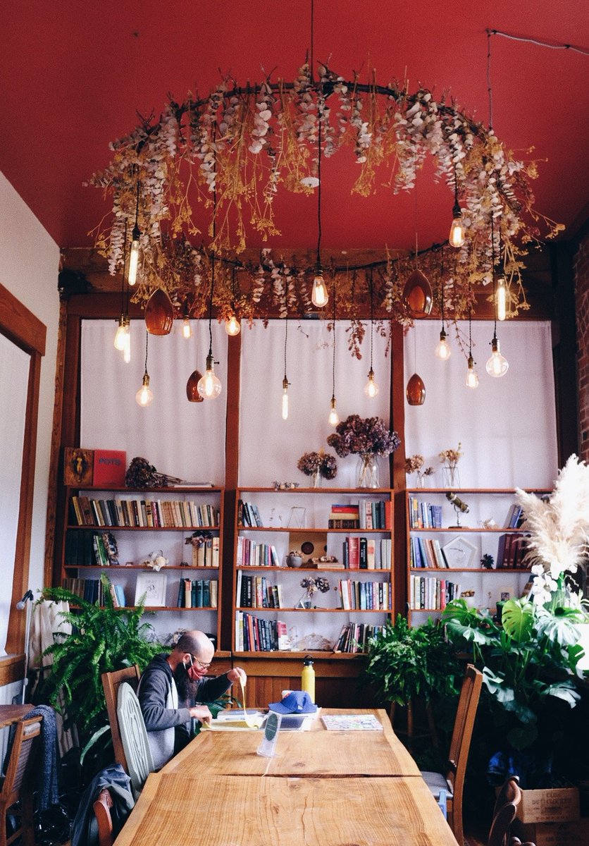 patriciamou_'s tweet image. i've always had a love for ◻️ third spaces ◻️ and am convinced that writing is the best way to engage with it deeply. 

w @ingachen and @jchangsta, we review beloved public spaces @thethirdsp_ce: 

☕ artist haven
🛀 bathtub library 
🍂 sculpture garden
🌲 treehouse library