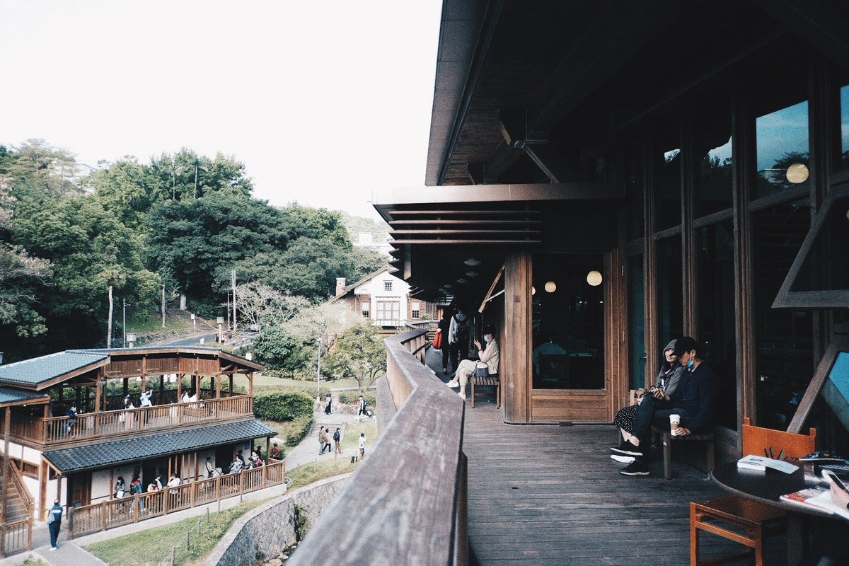 patriciamou_'s tweet image. i've always had a love for ◻️ third spaces ◻️ and am convinced that writing is the best way to engage with it deeply. 

w @ingachen and @jchangsta, we review beloved public spaces @thethirdsp_ce: 

☕ artist haven
🛀 bathtub library 
🍂 sculpture garden
🌲 treehouse library