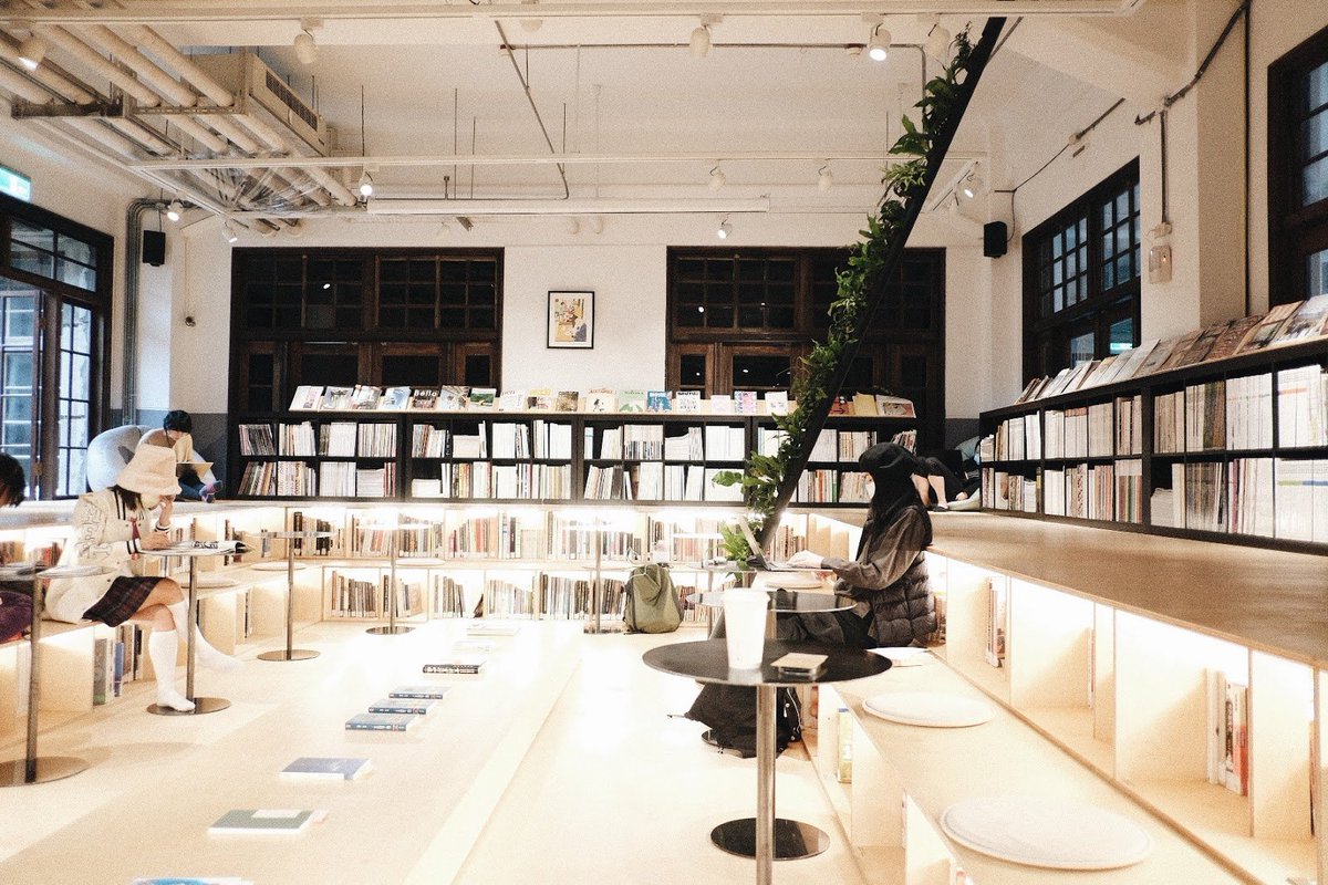 patriciamou_'s tweet image. i've always had a love for ◻️ third spaces ◻️ and am convinced that writing is the best way to engage with it deeply. 

w @ingachen and @jchangsta, we review beloved public spaces @thethirdsp_ce: 

☕ artist haven
🛀 bathtub library 
🍂 sculpture garden
🌲 treehouse library