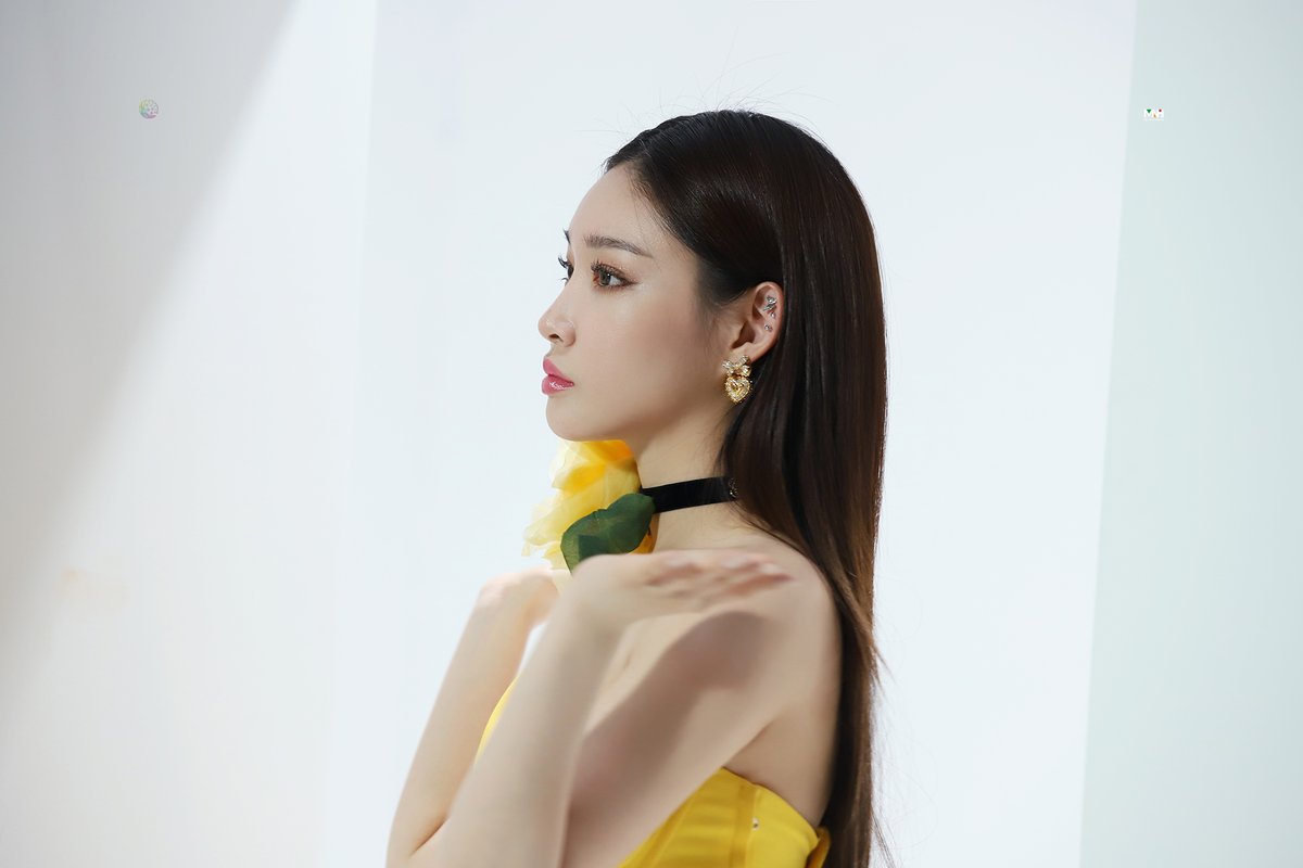 CHUNGHA_MNHent's tweet photo. [POST] 청하 돌체앤가바나뷰티X하퍼스 바자 5월호 촬영 현장

👀 https://t.co/1XzI7zPrh0

#청하 #CHUNGHA
#돌체앤가바나뷰티 #하퍼스바자 https://t.co/DBSCpeoHQw