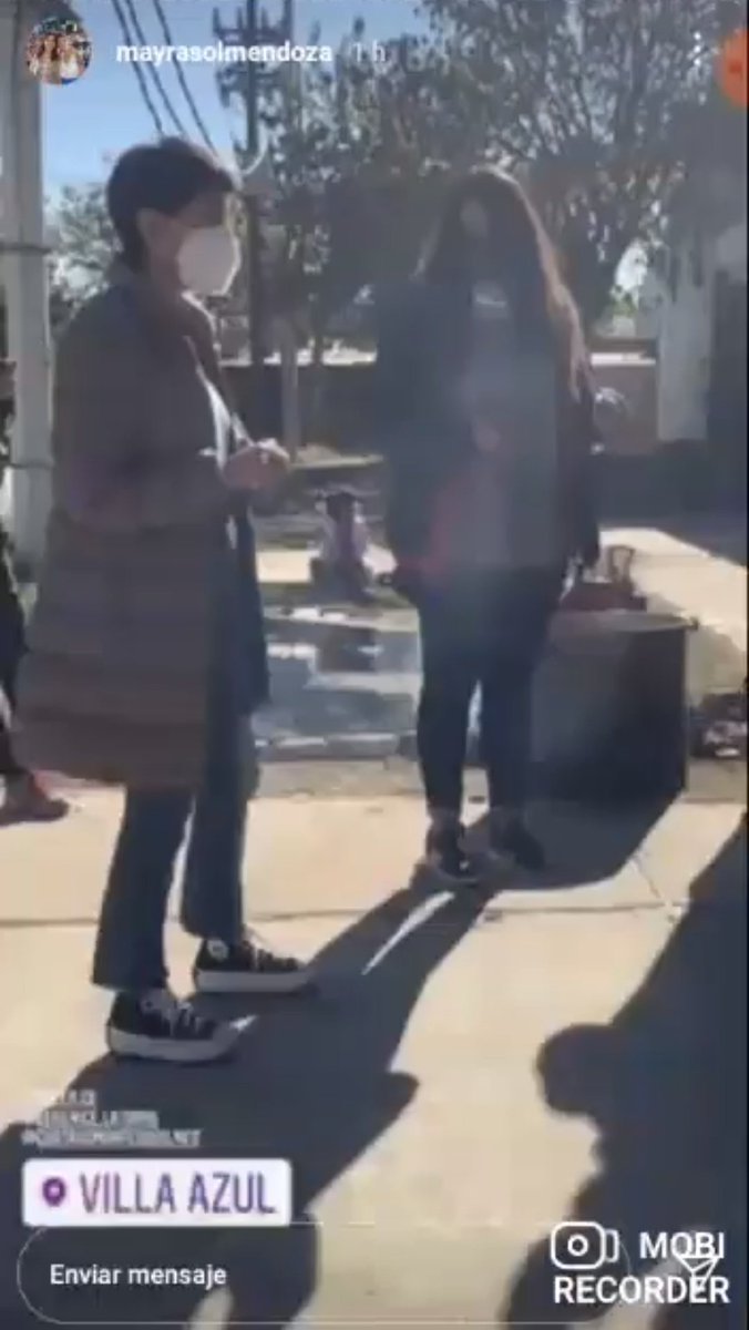 SoyLaGillotina's tweet photo. Con sus zapas de casi 20mil pesos y su abrigo de 3mil dólares va a visitar a los pobres para darles una cucharada de locro rancio. 
Y los oligarcas somos nosotros. https://t.co/GIKX6DhK0c