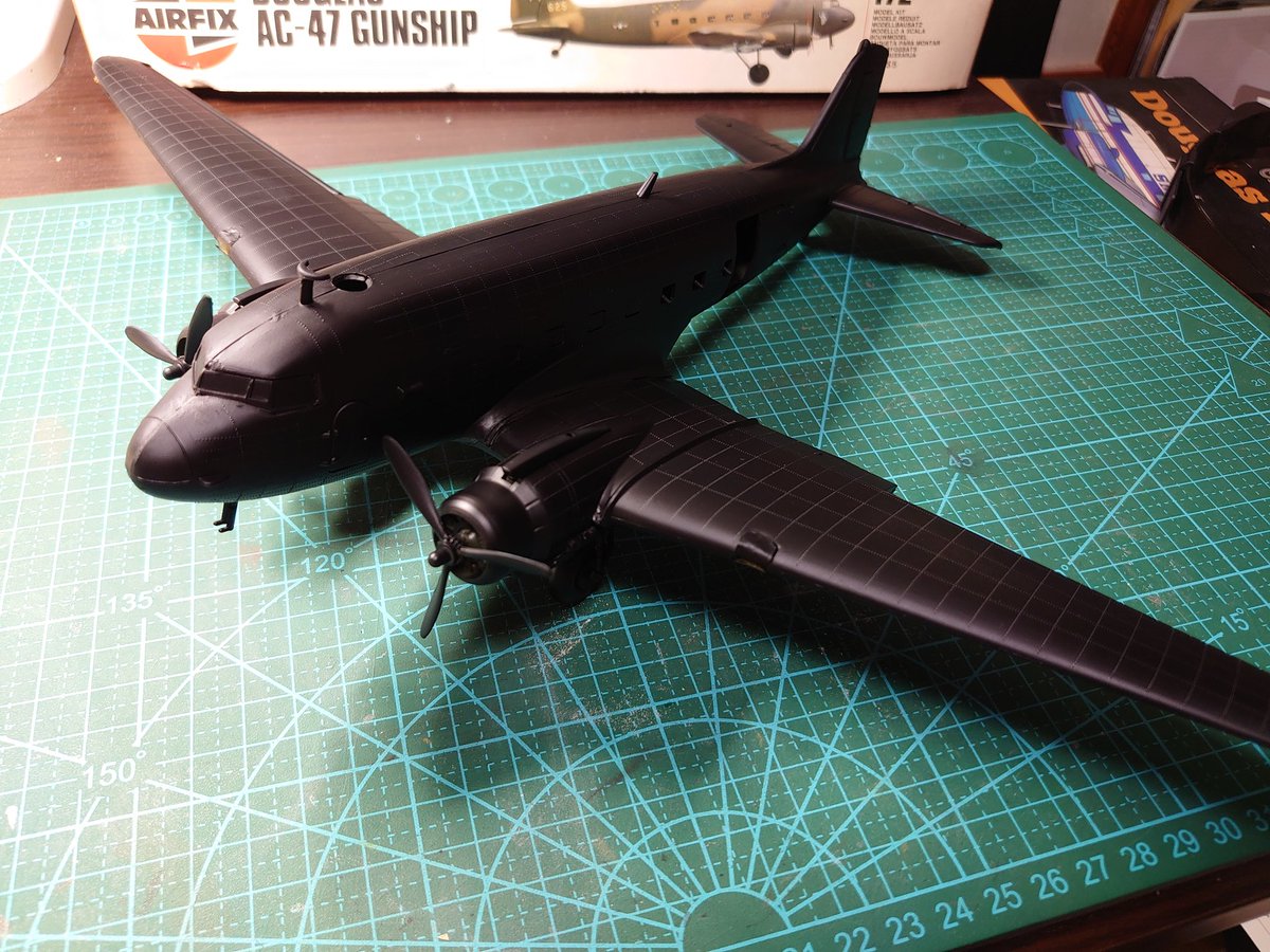taitan55red's tweet photo. エアフィックス1/72
ダグラスAC-47 ガンシップ の進捗。
機体全面に缶スプレーの黒サフを塗装。
デカールは使えるかな？
#AIRFIX #AC47 #GUNSHIP https://t.co/T39owGkxBA