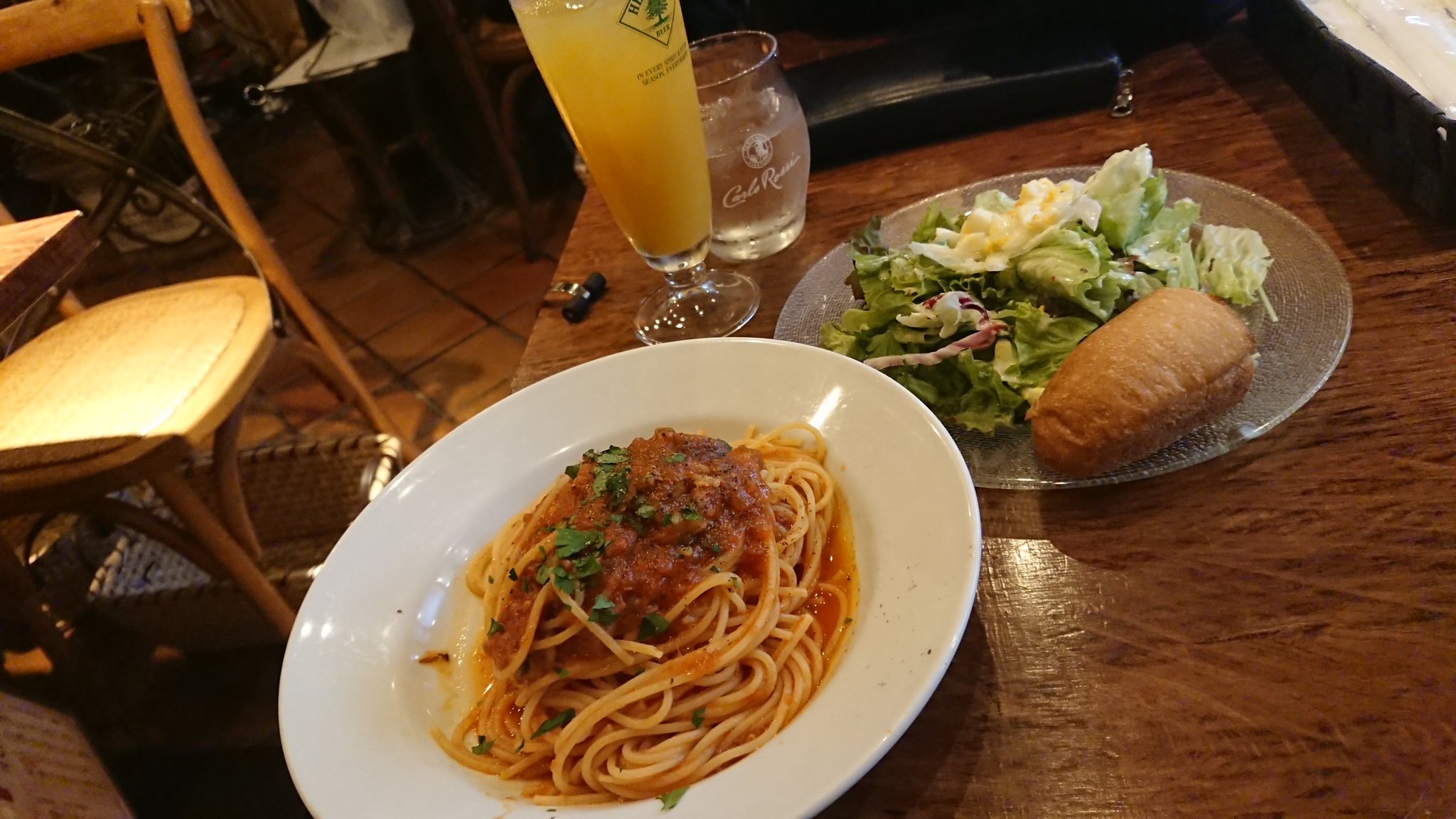 しろ アドレスホッパー Italian Bar 2538 北千住 パスタランチ サラダ パスタ パンおかわりok １ドリンク 800円 結構お得 パンおかわり自由は良 パスタも美味しい オシャレな店内 東京 東京グルメ 北千住 北千住駅 北千住グルメ