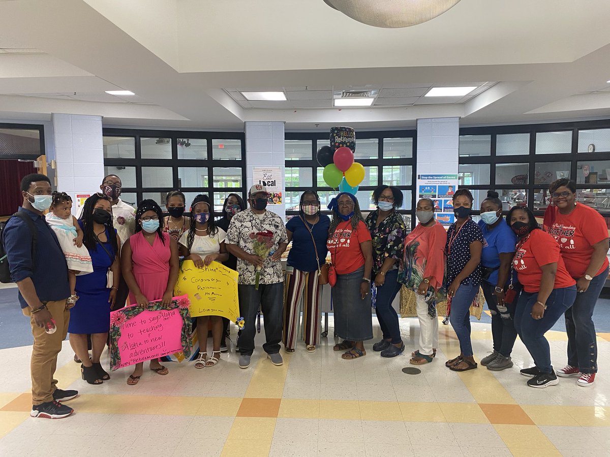 ItsMsFranklin's tweet photo. Today I popped in to see my @LPES_Patriots family and witnessed a great send off for Mrs. Morrow who will be retiring! Such a beautiful experience and made me miss my Patriot family so much! I love  how genuine the love is💙❤️
@TanishaAPLewis https://t.co/7JTE1FaPv2
