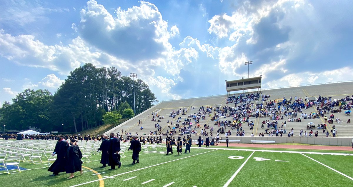 DeKalbSchools's tweet photo. The future is yours! Congratulations Lithonia High School Class of 2021 @LithoniaHigh #DCSDGrad2021 https://t.co/o7Y9MJa1DG