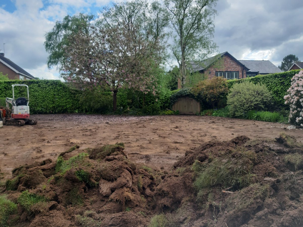 EvansExcavation's tweet photo. Garden stripped and prept for new soil and turf in Macclesfield 👍👷‍♀️😁#thediggerlady #diglikeagirl #girlboss #smallbusiness #FemaleEntrepreneur #workingmummy #evansexcavation #womeninconstruction #Macclesfield #earthmovers #tb210r #microdiggers #gardeninspiration https://t.co/2X0Mb2RITT