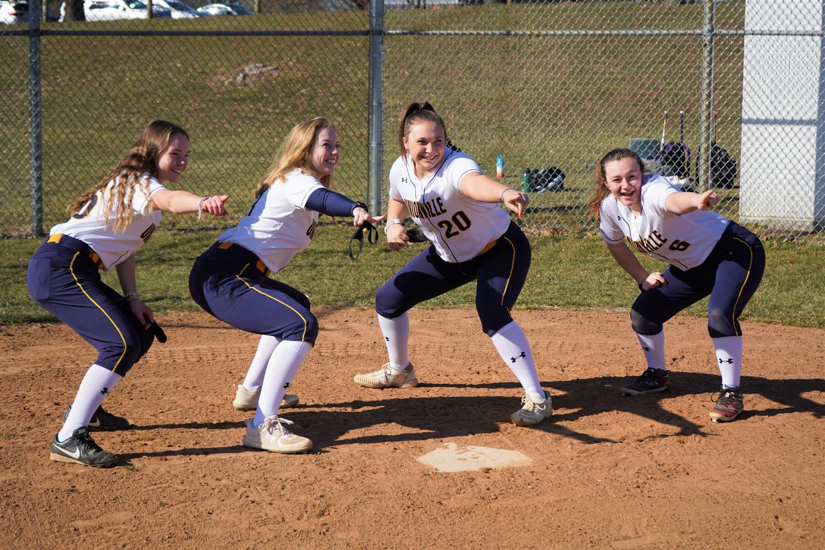 We fought through a tough game against Neshaminy but couldn't come home with the win. Abby Jennings hit Jillian Heimberger to score UHS's run. <a href="/BruckerLucy/">Lucy Brucker 2022</a> hit a double and played solid defense. Great season Longhorns!! Thank you seniors! Horns up! 🤘🥎🔥