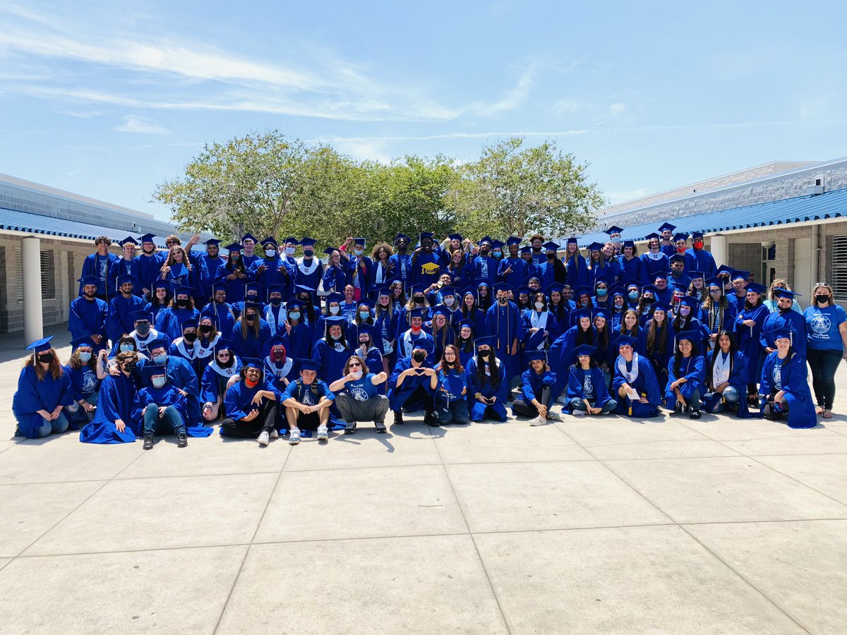 AncloteSharks's tweet photo. C/O 2021 Cap & Gown distribution & clap out!
#AlmostGraduates🎓 https://t.co/LlwcnamLSB