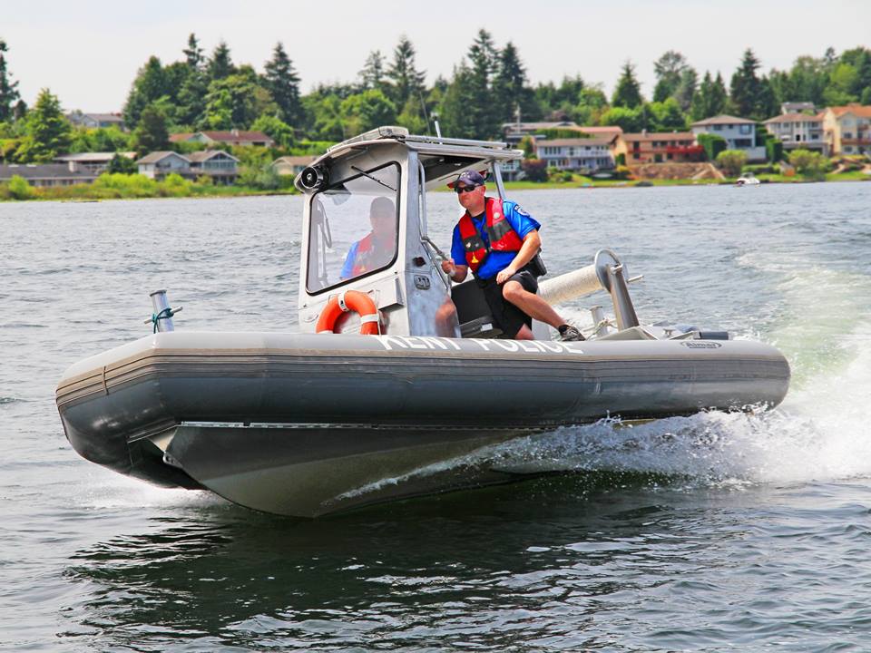 kentpd's tweet image. National Boating Safety Week. BOAT SOBER

Another reason to wear your life vests....you may be a sober boater but others are imbibing. 
Boat Sober-cus jail is not the worst thing that can ruin your day if you are BUI. 
#kentpdway #SafeBoatingWeek #boatsober #operationdrywater