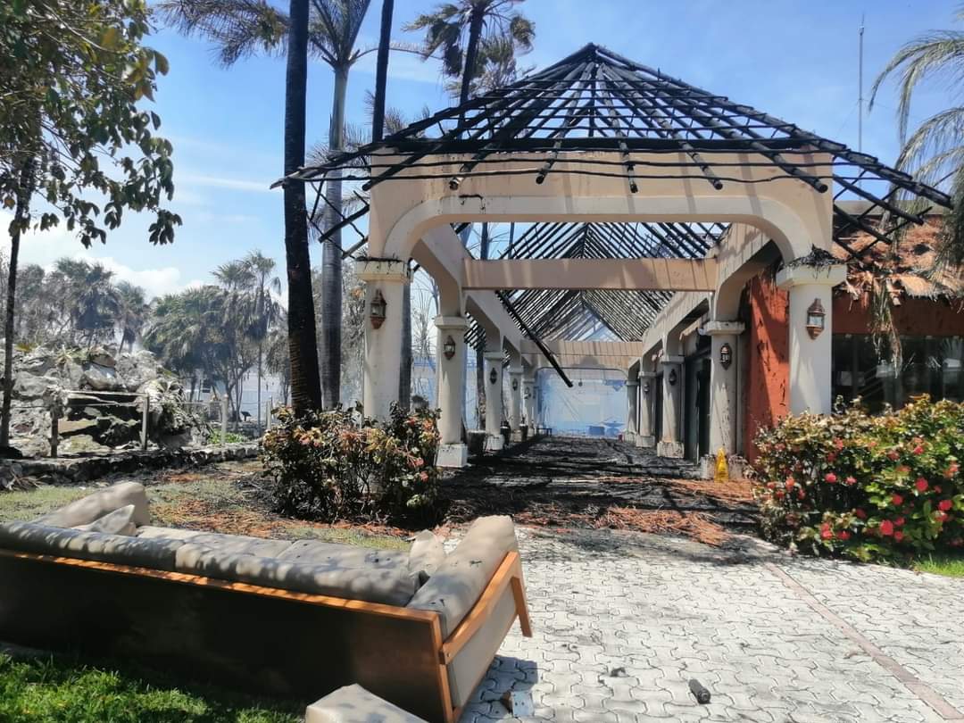 Azucena Uresti on Twitter: "Así fue el incendio de esta mañana en el hotel  Grand Palladium, en #Tulum, #QuintanaRoo; el fuego inició en la lavandería  y ocasionó cuantiosas pérdidas económicas, principalmente en