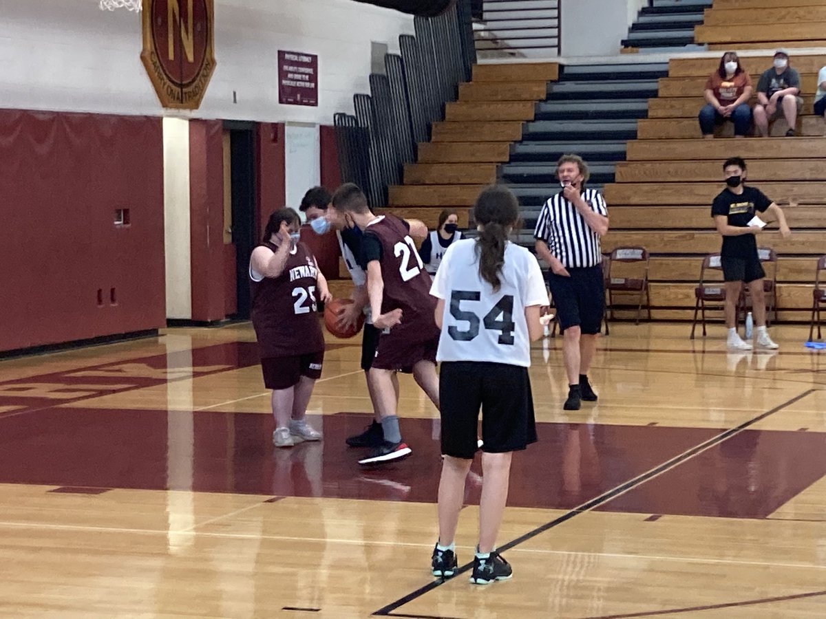 meileen5279's tweet photo. Great night for unified basketball! Way to go Reds! @NewarkAthletics @Newark_HS https://t.co/yqTt8WqAEb