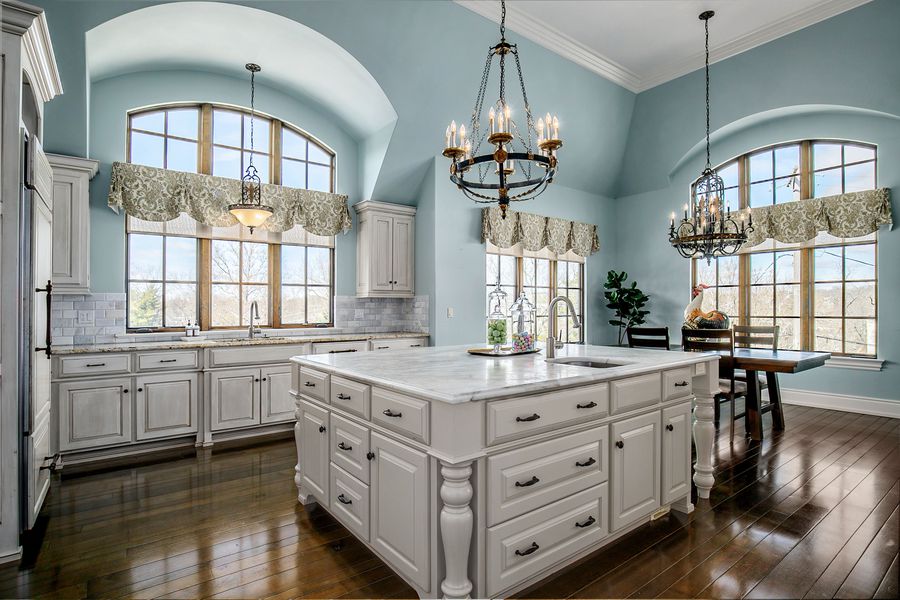 KCBizJournal's tweet photo. Come see this $2.595 #SunsetHill estate overlooking the #CountryClubPlaza. It has a stunning chef's kitchen, custom bar, theater room and wine cellar: https://t.co/kaGmn3O407. (Home of the Day is sponsored by @KoehlerBortnick.) https://t.co/lFIECRd0Q4