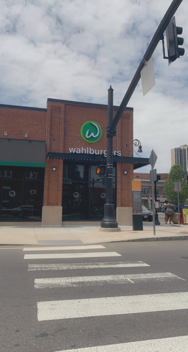 AngelaSarrette's tweet photo. Happy Grand Opening @Wahlburgers. @markwahlberg @DonnieWahlberg https://t.co/n8tazb9vLe