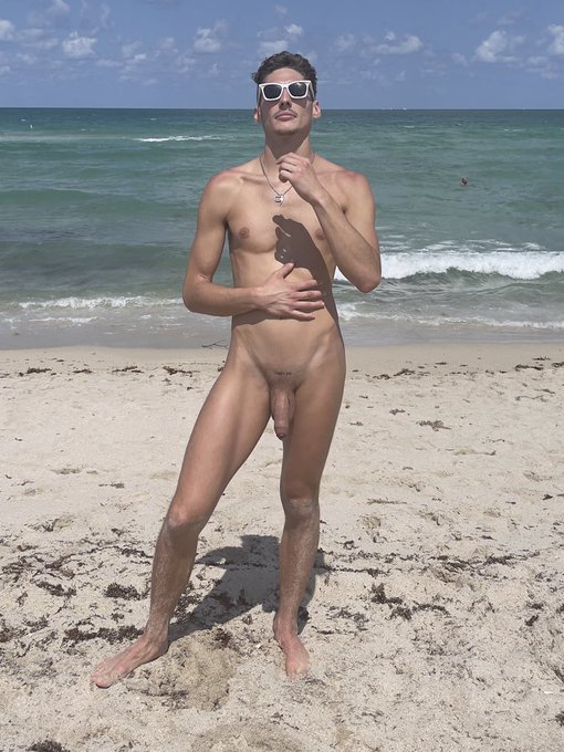 Who doesn’t love a good beach day ? https://t.co/9zz2Qa0xfK