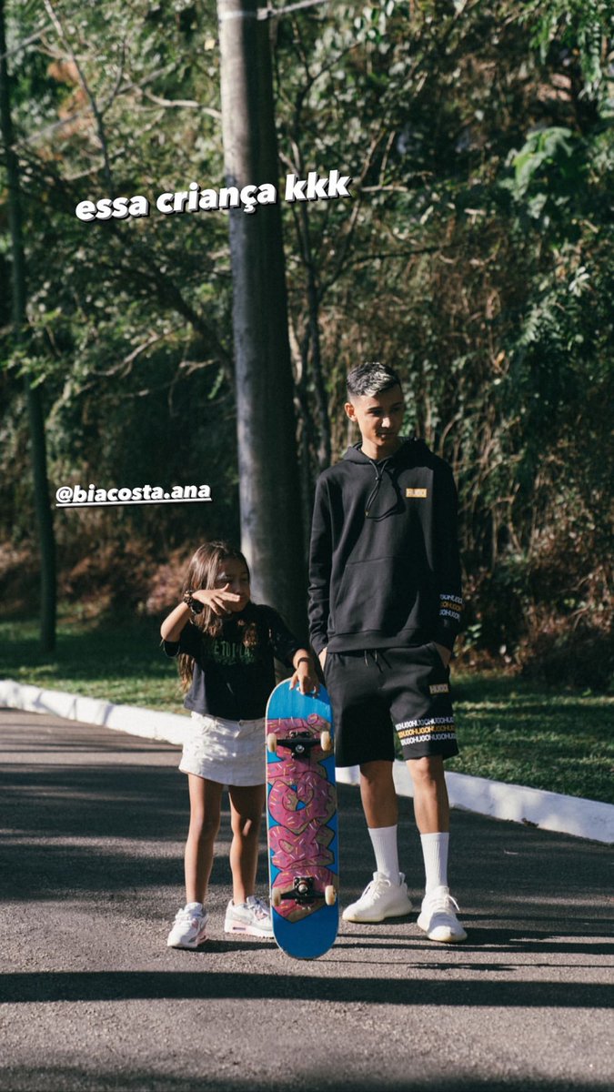 infosbak's tweet photo. 📲 BAK atualizou seu Instagram Stories com essas fotos de um photoshoot! 💚 https://t.co/zNcwIt3Ly5
