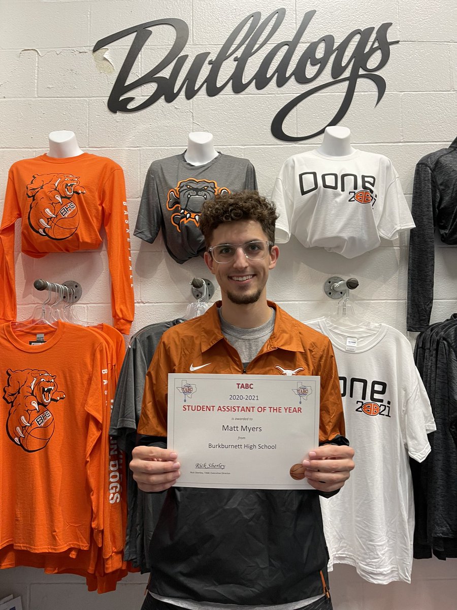 BBDunkinDogs's tweet photo. Congratulations to Matthew Myers for being awarded 4A Student Assistant of the Year!

@burkburnetths @BurkAthletics @BradOwenBISD @CoachBradBoyd @Hull_TRN @KfdxTobin @Tabchoops @myers0727 

#NPH #GoBBulldogs https://t.co/FmByIP0Fqe