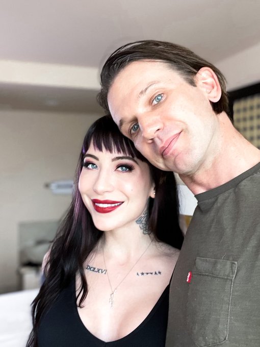 Fun times on set w/ @GothCharlotte  For @sweetfemdomx 🖤 https://t.co/M2N3FooMyc<a class="tags" href="/tag/gothcharlotte">@gothcharlotte</a><a class="tags" href="/tag/sweetfemdomx">@sweetfemdomx</a><a href="/tag/mvsales"class="tags"><span>#mvsales</span></a>