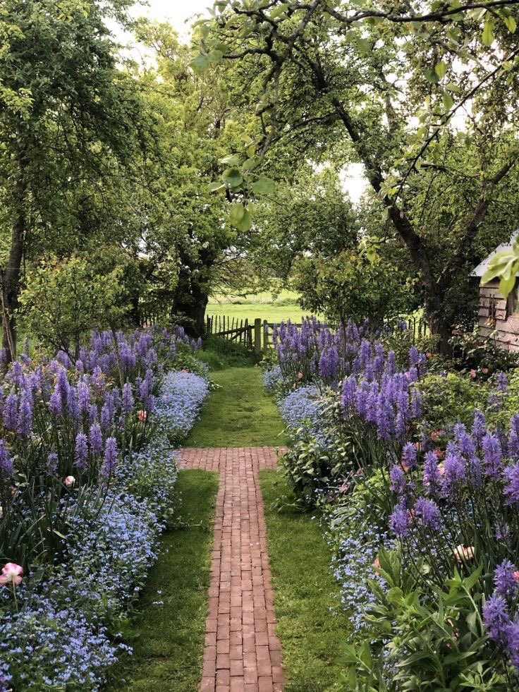 CH3RRYAMOURXOXO's tweet image. French cottage garden