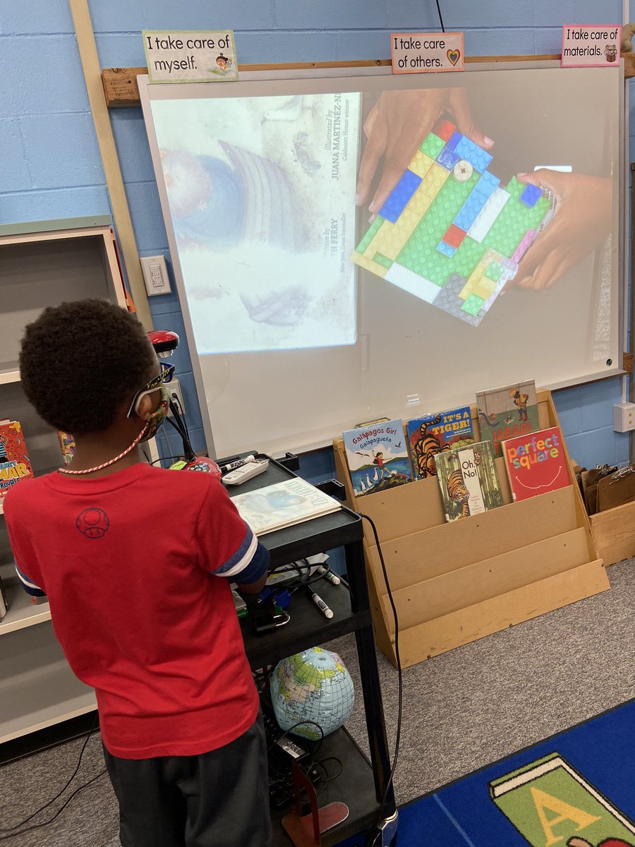 manateereads's tweet image. The document camera is an excellent tool for @ClubBlvdManatee students to show the details of their lego creations. It also gives Ss a chance to practice presentation skills! #JointheClub #librarylife #learningwithlego