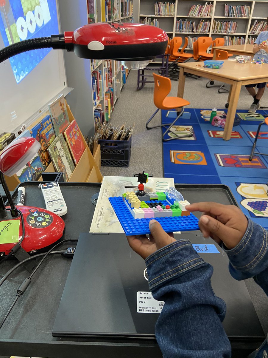 manateereads's tweet image. The document camera is an excellent tool for @ClubBlvdManatee students to show the details of their lego creations. It also gives Ss a chance to practice presentation skills! #JointheClub #librarylife #learningwithlego