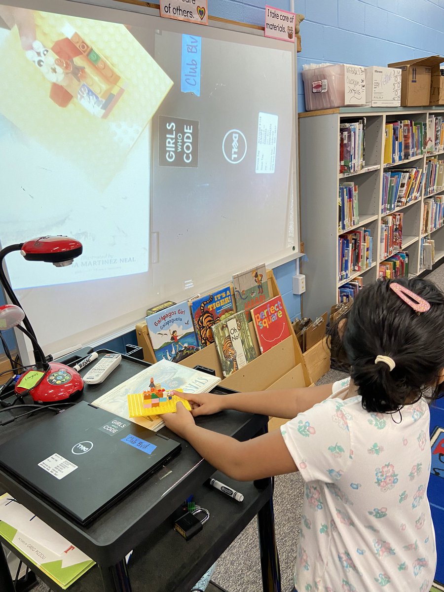 manateereads's tweet image. The document camera is an excellent tool for @ClubBlvdManatee students to show the details of their lego creations. It also gives Ss a chance to practice presentation skills! #JointheClub #librarylife #learningwithlego