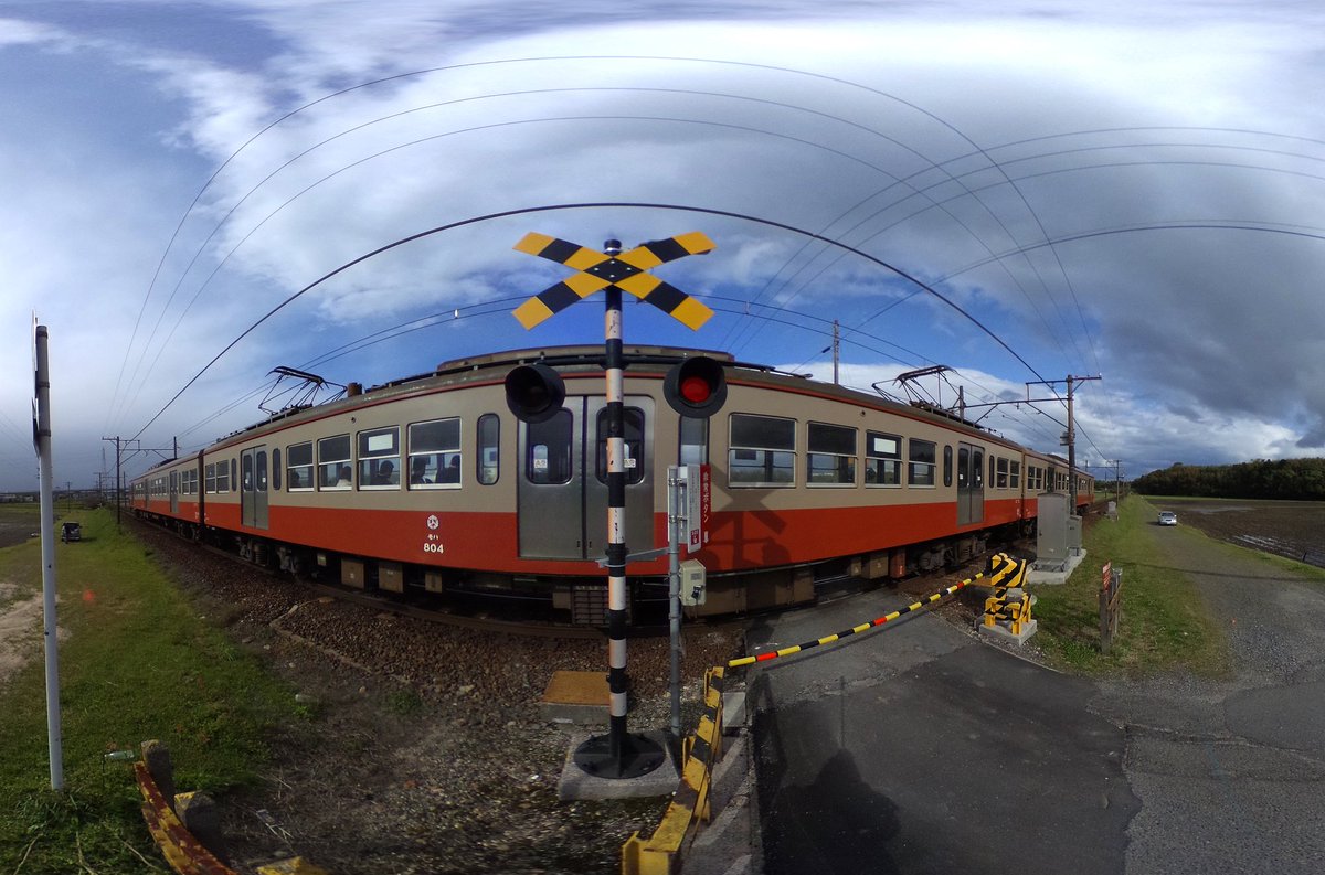 maemukimann's tweet photo. 電車も写し方でこのように写ります https://t.co/YGSb9rUIA5