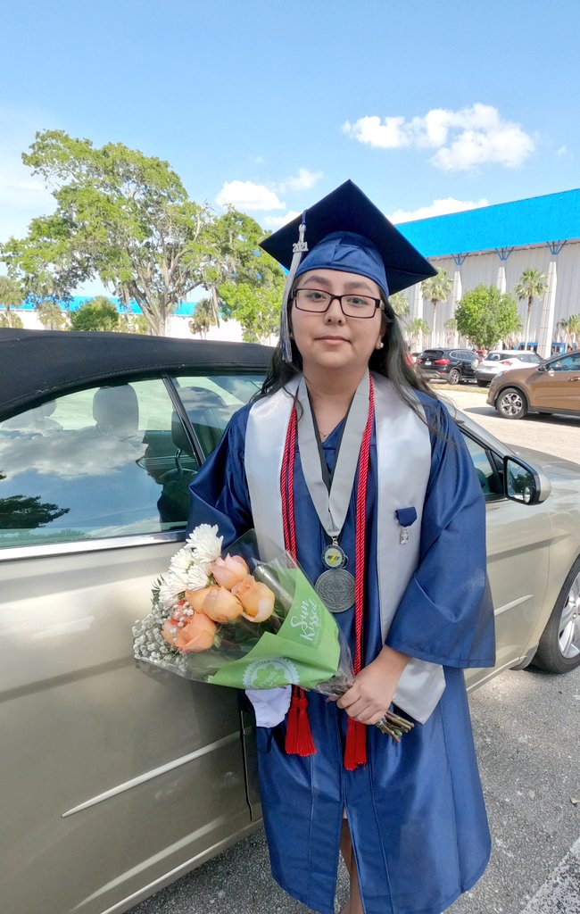 1Jorgehe's tweet photo. Congratulations to Yoselin H. #polkgrad21 https://t.co/dV68j0qz8b
