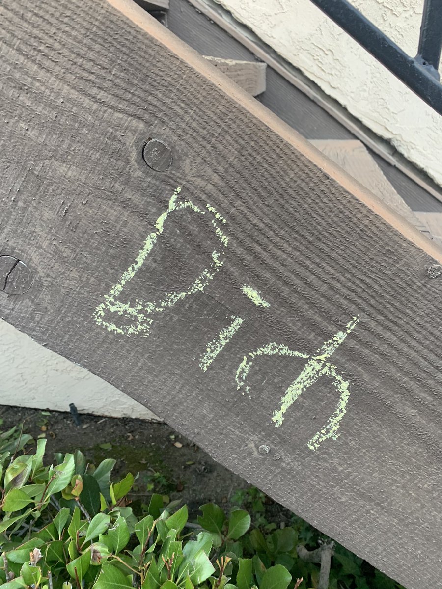 iAmJamon's tweet photo. Uh oh! The neighbor’s little kids tagged up the stairs outside my front door! 😂😂 #bich https://t.co/SeiLhWx0tF