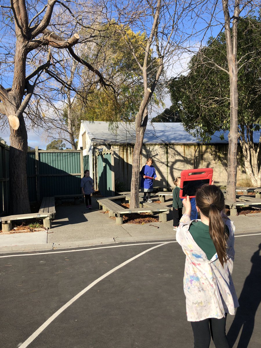 C_Gardnerd's tweet photo. Part 2 of Diving Deeper with @Jonicholls12 Next we went out and took photos of trees and studied their shape. We practised drawing the shapes, then came back to our painting and added tree silhouettes to the foreground. #Bromleyschoolnz #TamaiCoL https://t.co/lbvmsTflF5