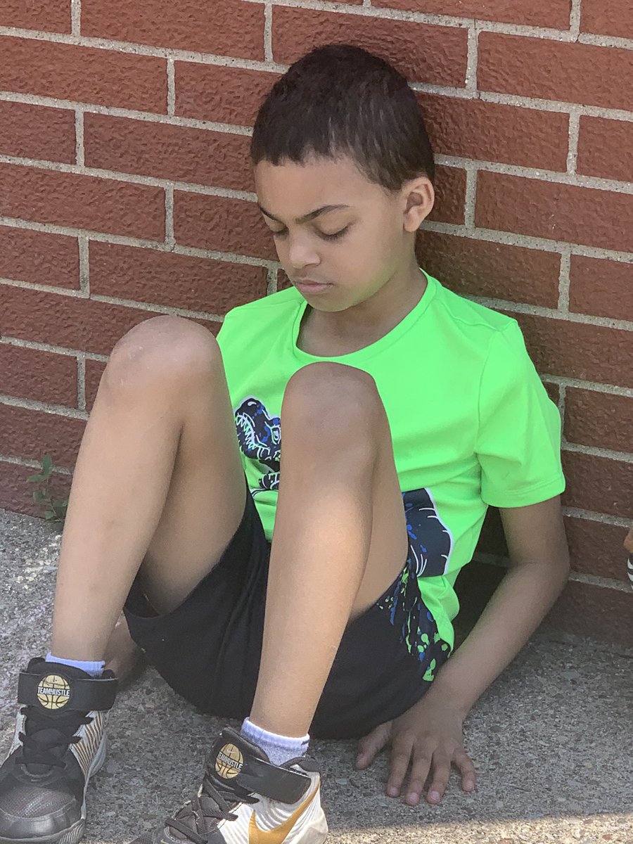 1st grade is hard work!! 💛 Love this boy! #WeAreMG #funinfirst #nappingatrecess <a href="/MrsRSchoolPsych/">Erin Rosenbush</a>