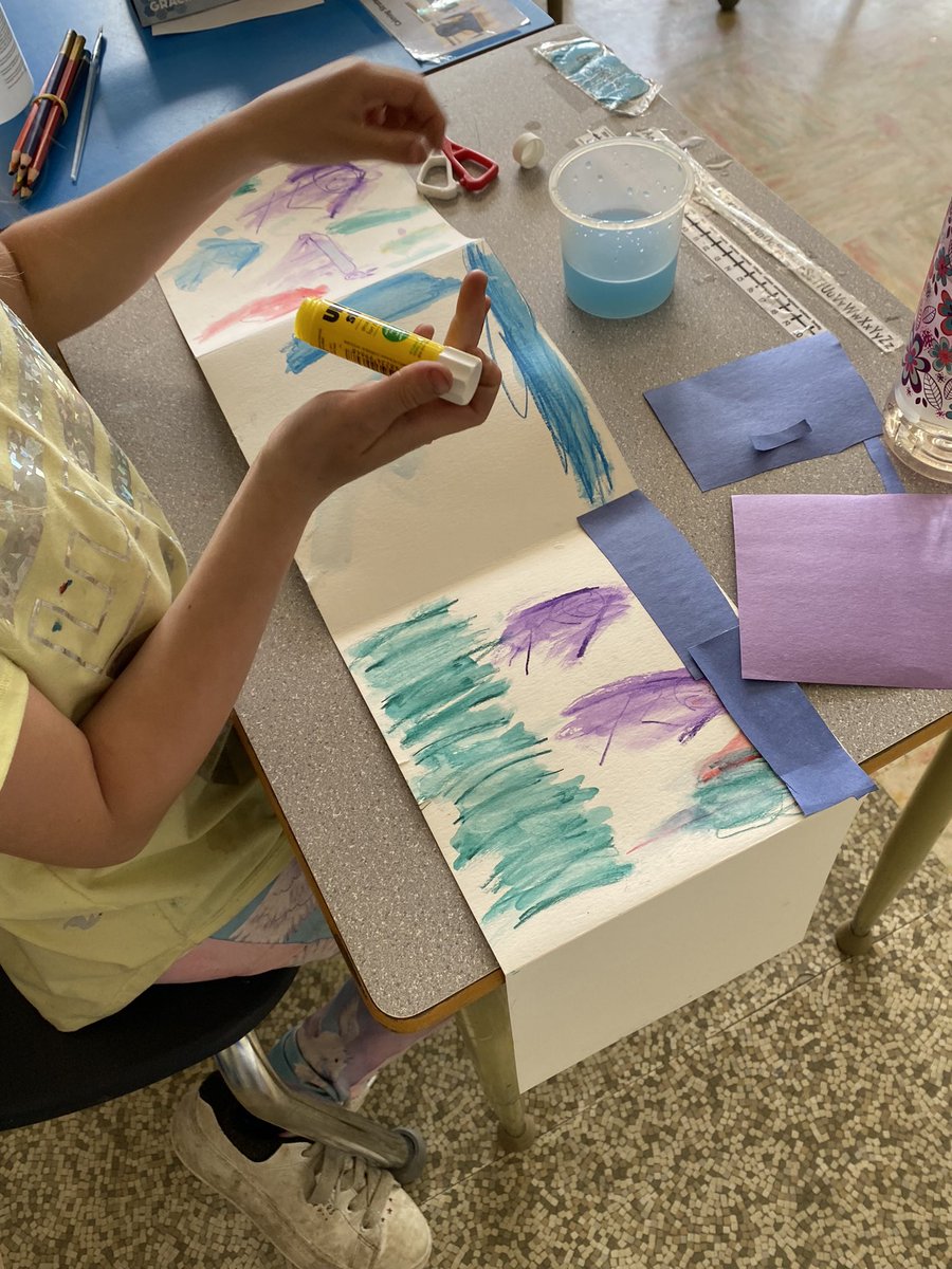 ldonna_lynds's tweet photo. Wow! What a cool afternoon! Thank you @tworiversart for bringing out the artist in all of us! #Hixonhawks #SD57PG #findyourthing #getmessy #createmode https://t.co/KJPh8PLZiq