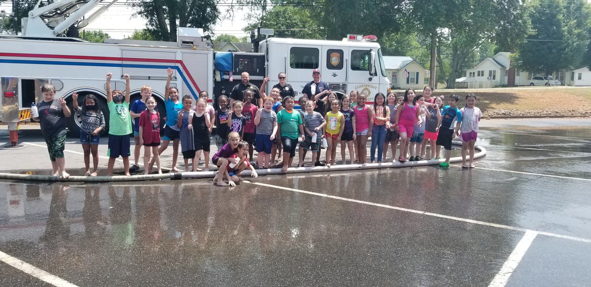 PeelerDarla's tweet photo. Thank you Claremont Fire Department for coming out today! @claremont_elem #Infinitebears https://t.co/DBiiC3fQV8