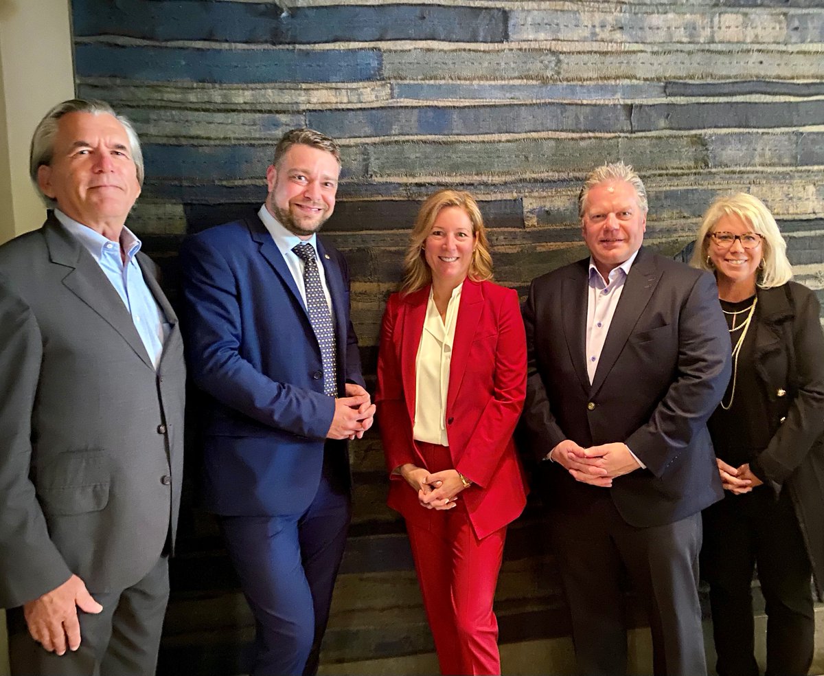 QcWashington's tweet photo. Representatives from Canada’s provinces in the U.S meet with @cabc_co and business leaders to discuss a pathway to #JointRecovery set out by the 🇨🇦🇺🇸#Roadmap and with the @NA_Rebound! https://t.co/B7V3hNWAwQ