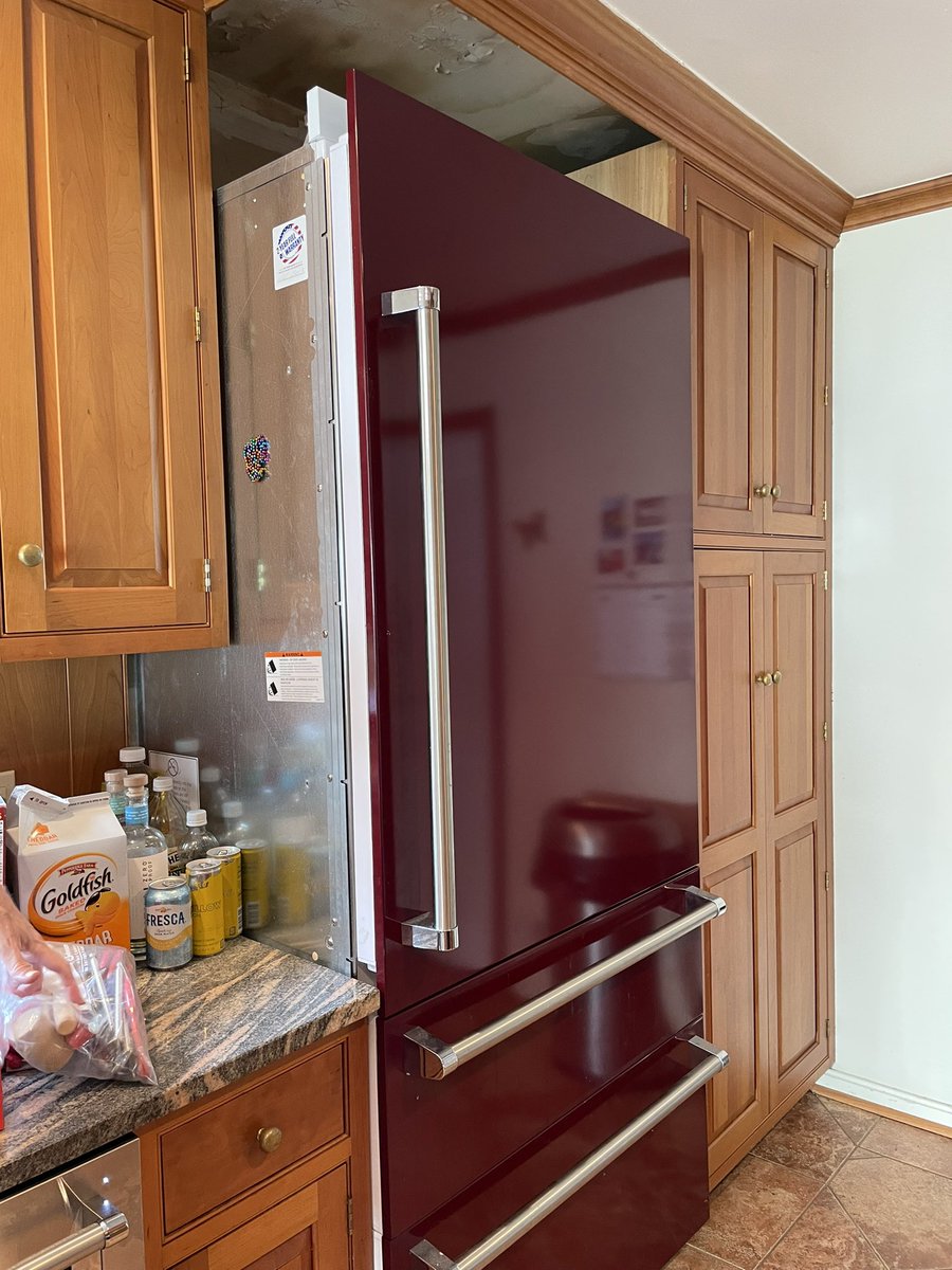wjmoran's tweet photo. Was at a friend’s home today. Loved the look of their @VikingRange refrigerator until I found out it has not worked since it’s installation in December.  Guess I’ll need a plan “B” for my kitchen. https://t.co/VNqpJ5Hr4Q