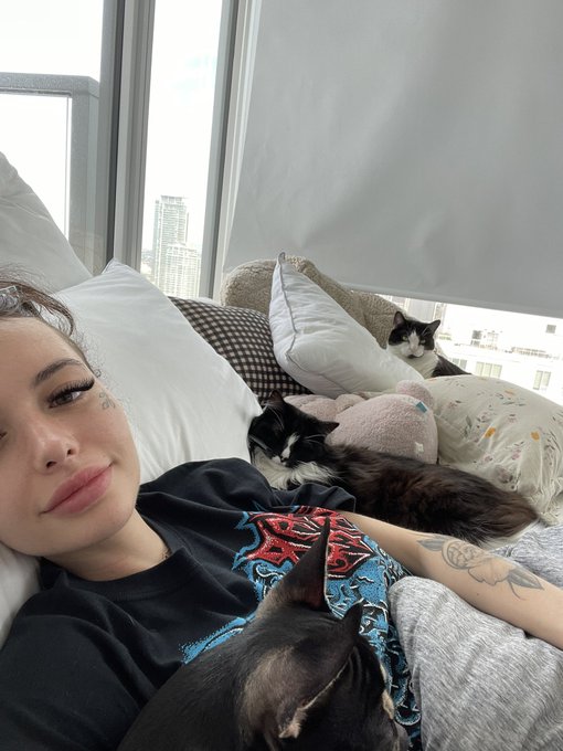 Me and my bitches https://t.co/TEkSX0QvcO<a href="/tag/newprofilepic"class="tags"><span>#newprofilepic</span></a>