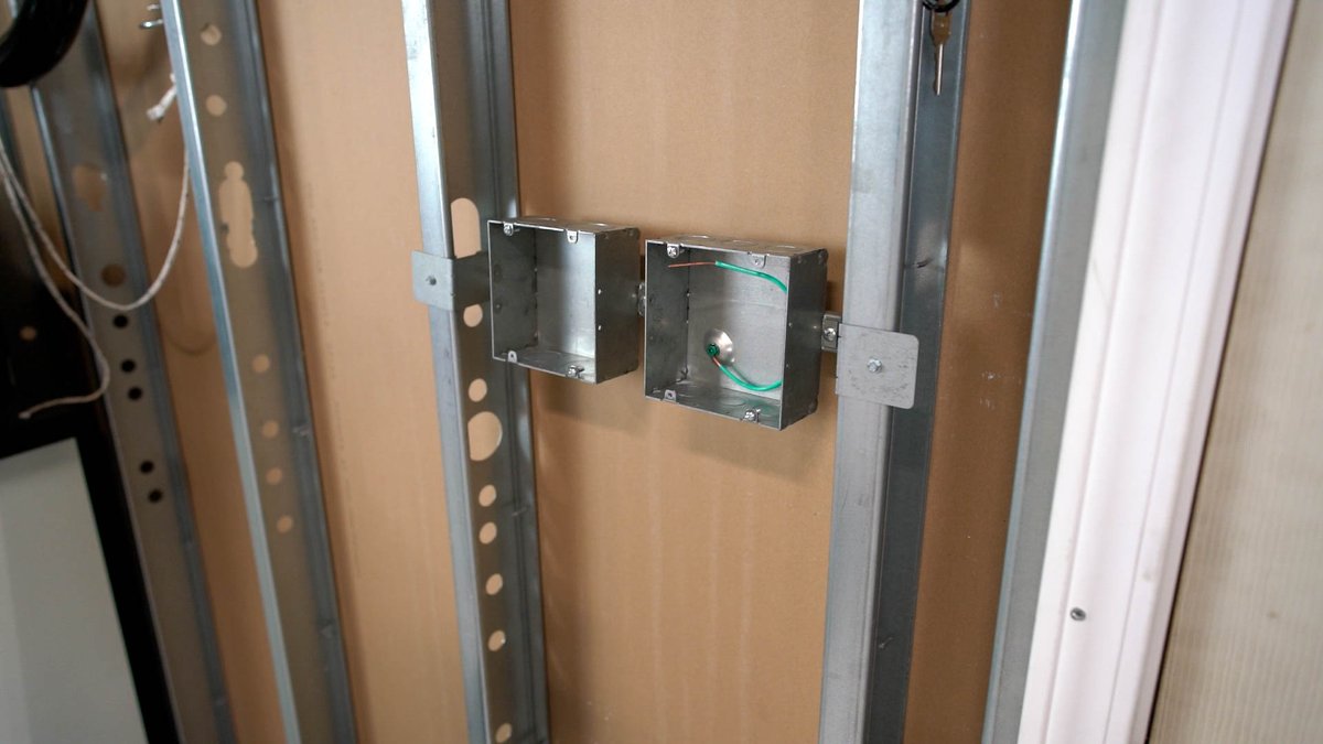 SouthwireTools's tweet photo. Our NEW SIMFab™ Bar Solutions – Pre-Fab System allows you to easily position and adjust electrical boxes and mud ring between studs! Boxes slide freely along the rail for perfect positioning every time! #southwiretools https://t.co/zG8WhVLCRV