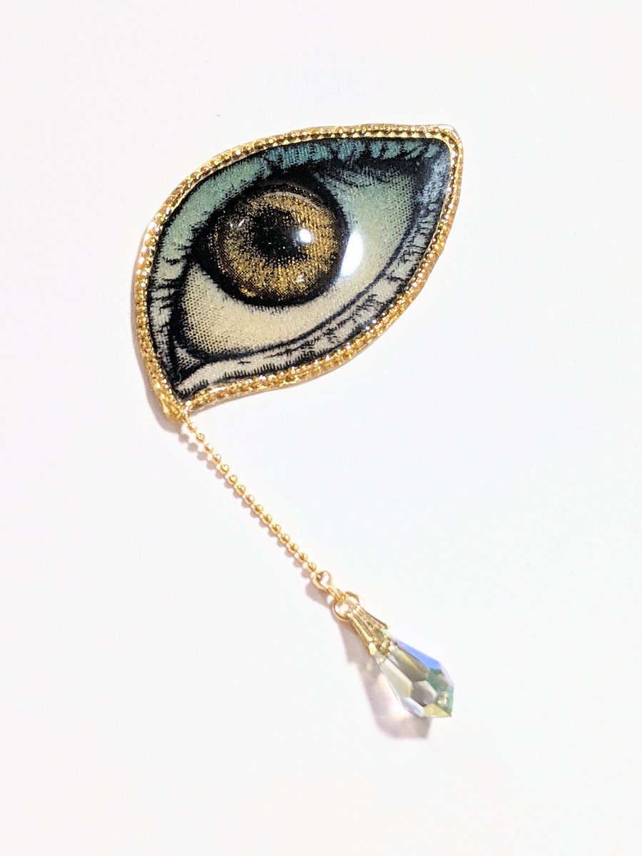 kanzashiya's tweet photo. 【eyes only】完成形です✨👁
金具はタックピンとブローチピン、お好きな方の金具をお付けできるようにしようかとも考えてます。
男性はタックピン系の方がいい方もいらっしゃるかと思いまして😌
#eyeonly #目 #目ブローチ #タックピン #ブローチ #ブローチ男子 #メンズ小物 #着物男子 #メンズ小物 https://t.co/rJ0ohvRJxK