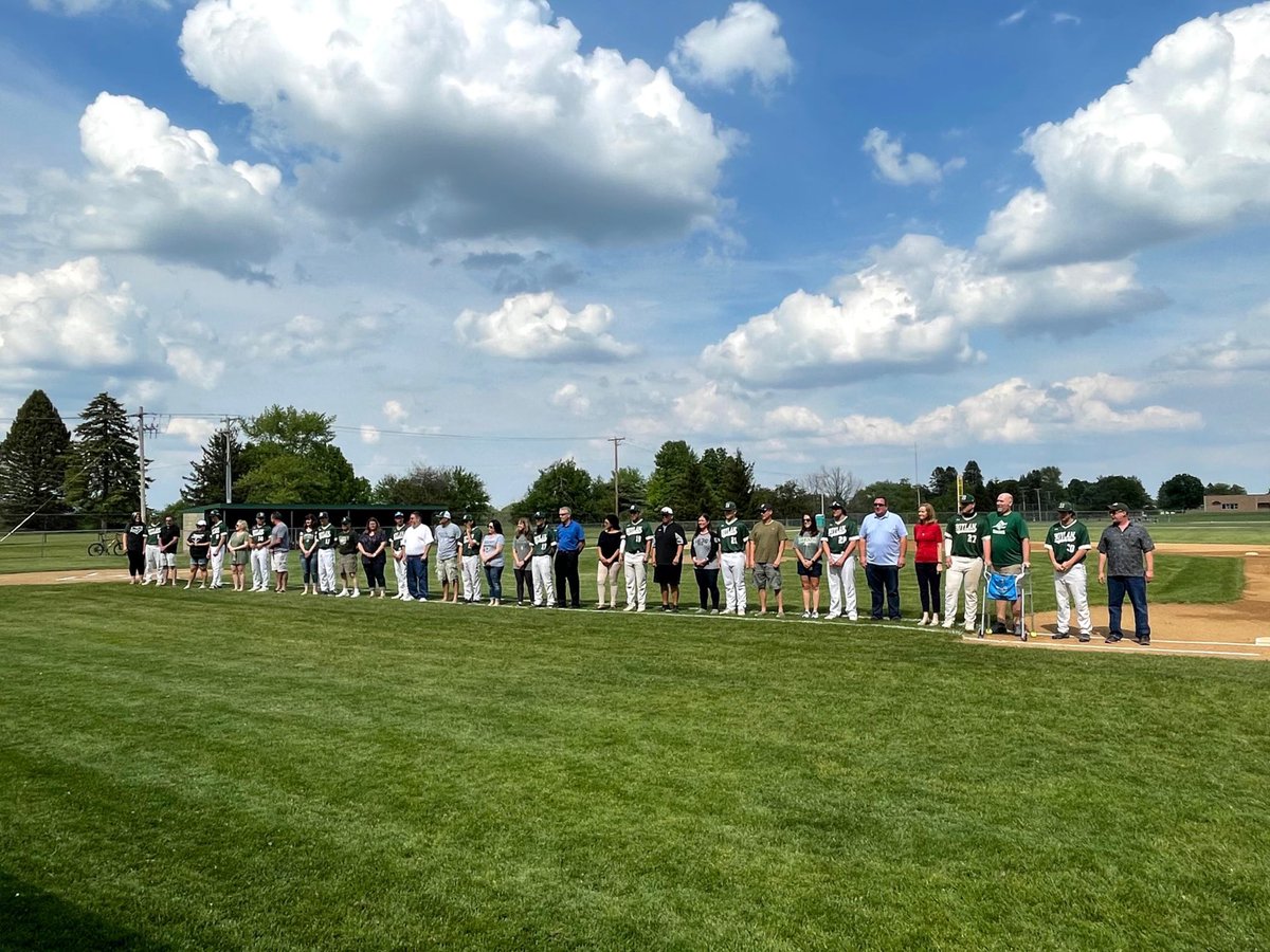 BoylanBaseball's tweet photo. 12 seniors &amp; all their parents.Makes you appreciate those that put in the time for the program.Without those kids we wouldn’t have the program we have.Thank you to all the players,but there’s always a little extra appreciation for the seniors.THANK YOU! #TraditionNeverGraduates https://t.co/G70EptXP37