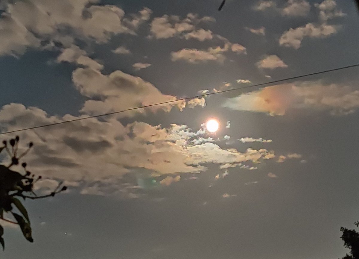 TheStephenRalph's tweet photo. Using Nightscape mode on my smartphone, I've just taken these shots of our neatly full  #SuperMoon. Nice rainbow effect going on. 😊 Balanced smartphone on open window frame and held very, very still.

#ShotOnOnePlus #OnePlus7TSeries https://t.co/ecfVAjBUiV
