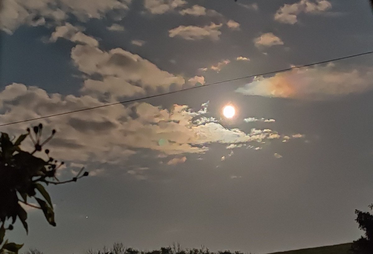 TheStephenRalph's tweet photo. Using Nightscape mode on my smartphone, I've just taken these shots of our neatly full  #SuperMoon. Nice rainbow effect going on. 😊 Balanced smartphone on open window frame and held very, very still.

#ShotOnOnePlus #OnePlus7TSeries https://t.co/ecfVAjBUiV
