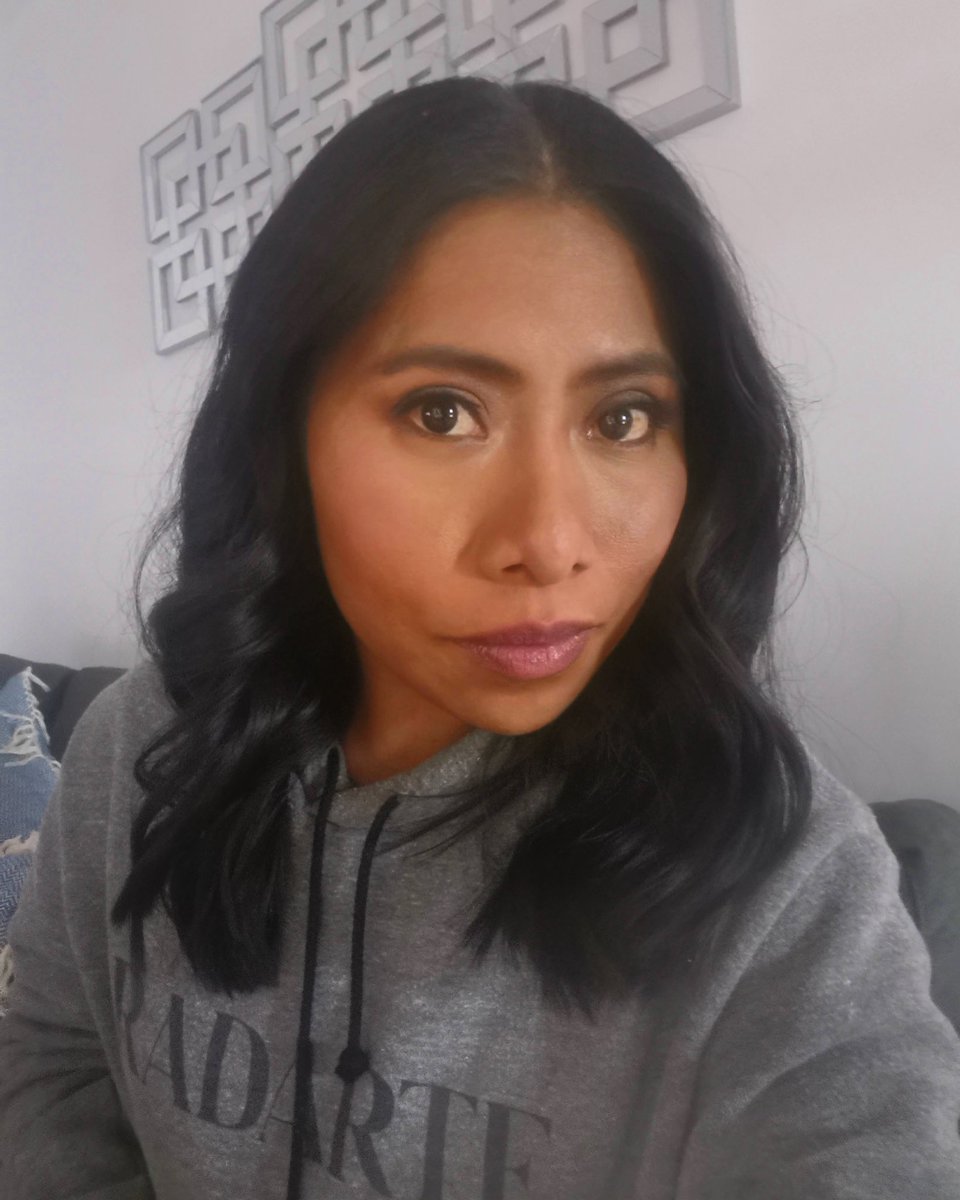YalitzaAparicio's tweet photo. Mi piel se respeta, mi piel suda, mi piel resuena, en mi piel no hay duda, mi piel ama, mi piel es pura sabrosura. 
#PoderPrieto 
#DondeHayPrieturaHaySabrosura

Somos muchos los que estamos orgullosos de nuestro color de piel. https://t.co/dVYF6SKrUj
