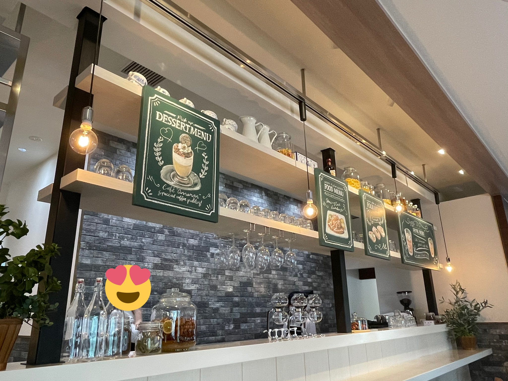 み カフェシナモンの内装 ドリンクメニュー カウンターほんとおしゃれしか言えん語彙力ですまん T Co Ousxnmxyd0 Twitter