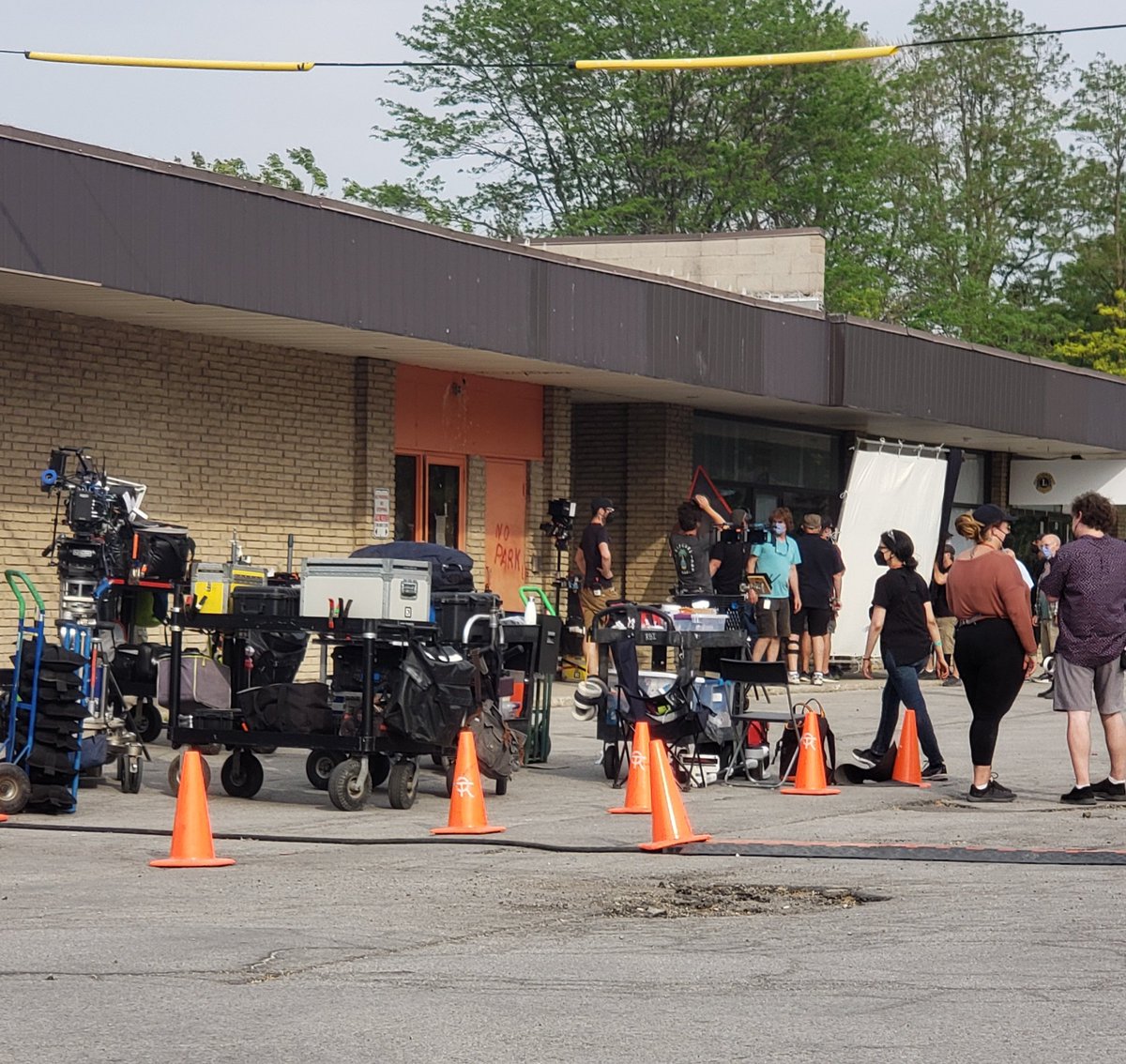 Lew23's tweet photo. @TOFilming_EM @WhatsFilmingON @burlington #firestarter begins filming. Hope to watch more in the area. Love me some @ZacEfron and especially @StephenKing https://t.co/wQlChvyjf9