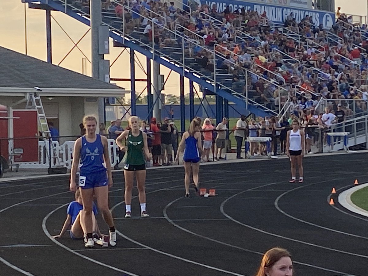 Gwoodathletics's tweet photo. Quinn in her Regional 400 run! https://t.co/GjCvowzm29