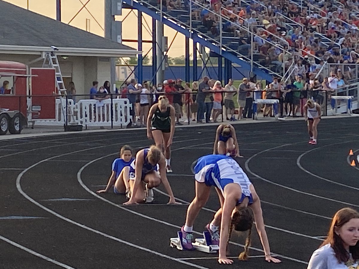 Gwoodathletics's tweet photo. Quinn in her Regional 400 run! https://t.co/GjCvowzm29