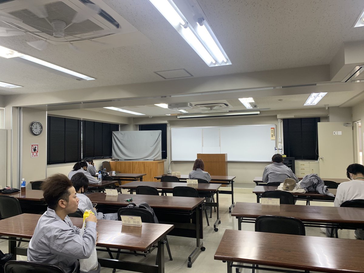 riberatateisi's tweet photo. 本日は学校の日！
ちなみに学校は週１回（水曜日）です。
今日は実習です！ https://t.co/Qt2eNP5gaK