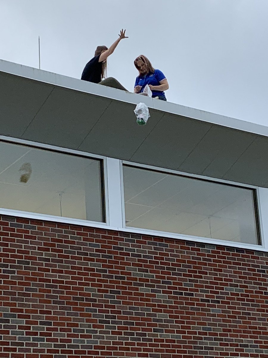 6th grade egg drop! Thank you @BelinderSTEM and Stacy! #Newtonslawsinaction <a href="/belinder_prin/">Steve Yeoman, PhD</a> <a href="/BelinderPTA/">Belinder PTA</a>