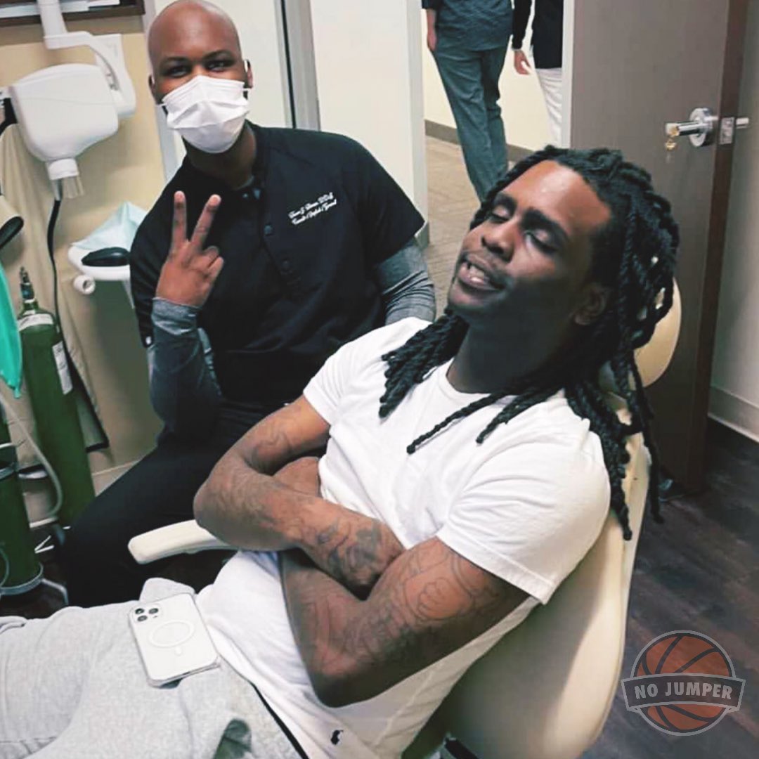 nojumper's tweet photo. #chiefkeef posted up at the dentist... https://t.co/V3vMtRoJkK