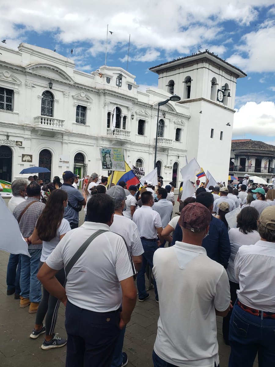 PrensaPalomaV's tweet photo. Ciudadanos de Popayán levantaron su voz y de forma pacífica, con amor por Colombia pidieron no más bloqueos.

#YoConstruyo https://t.co/I6pKfbSJdR